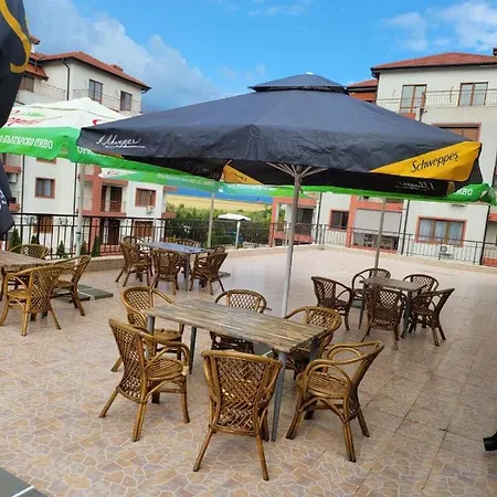 Famagusta Antoniya Apartmanhotel Aheloj